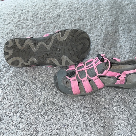 Pink and gray Bearpaw water shoes - Picture 3 of 8